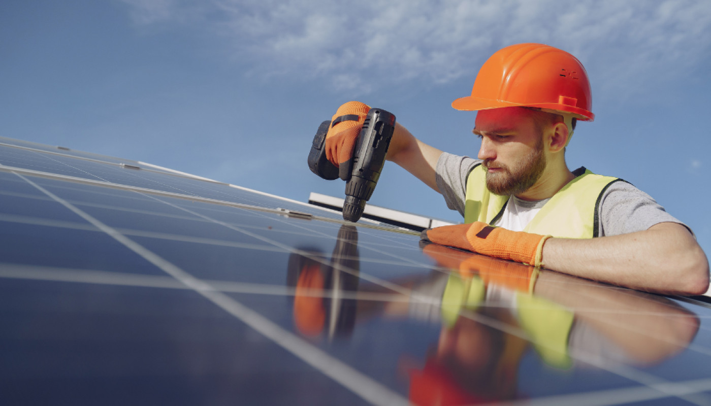 Transition énergétique au Mans : quelle entreprise pour accompagner les professionnels vers le panneau solaire ?
